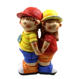 Tuinbeeld jongen en meisje staand samen -43 x 25 x 15 cm gips, multi-color—marge