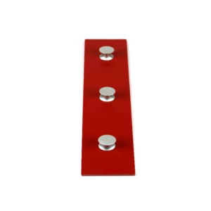 Millex houten wandkapstok met verborgen montage 3 knoppen- 36 x 7 cm metaal, rood—marge